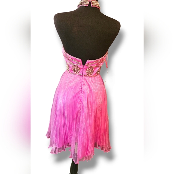 Womens pleated halter dress - Picture 7 of 11